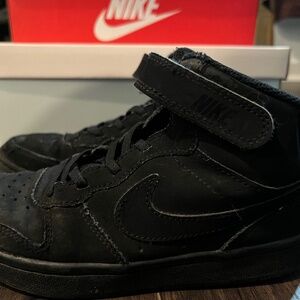 Nike shoes black size 1.5 youth